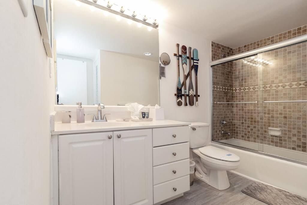 Stunning & Spacious Resort-Style Condo Across From Beach! マイアミビーチ エクステリア 写真